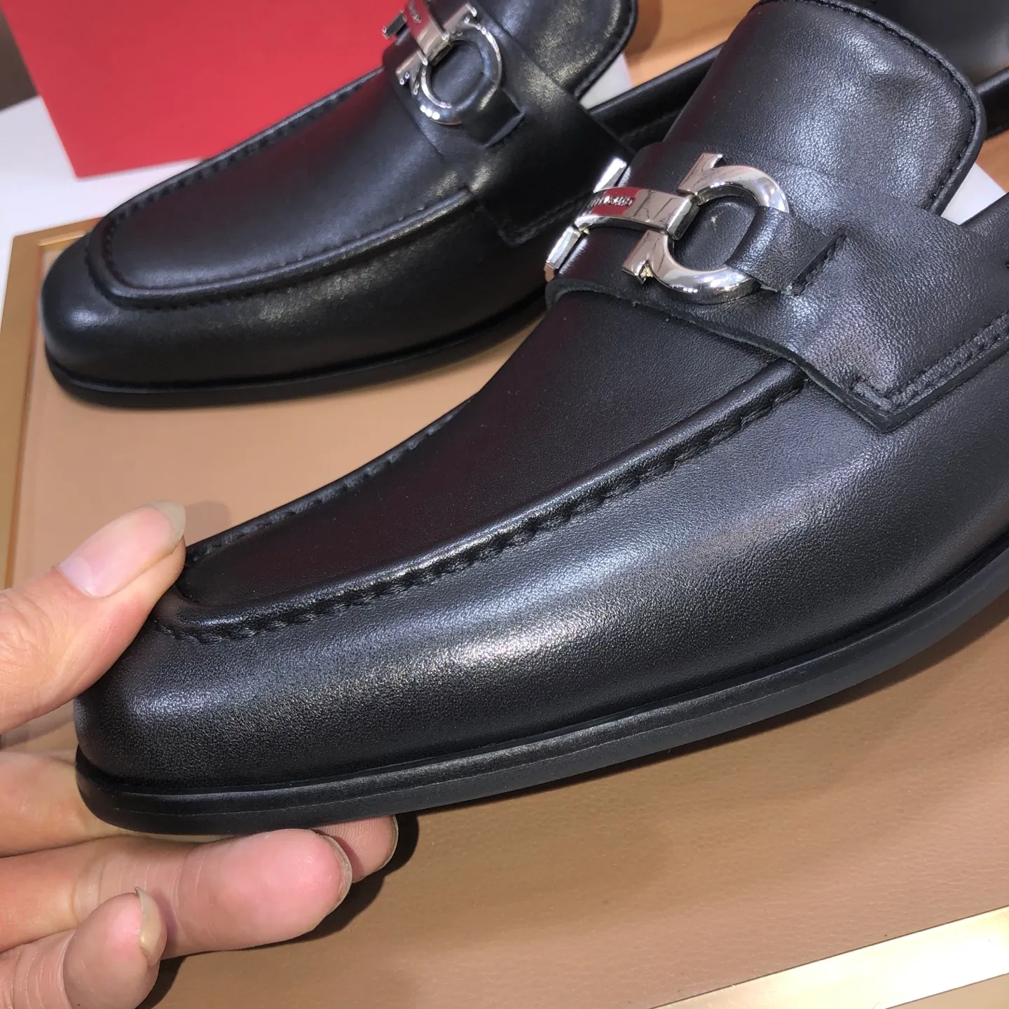 Men's shoes💰580💰【Ferragamo】Official website new product update👏High-quality casual shoes👟Imported first-layer calfskin with official website breathable printed fabric, comfortable and breathable, cowhide lining. Matching code: 38~44 (45 customized, non-refundable)